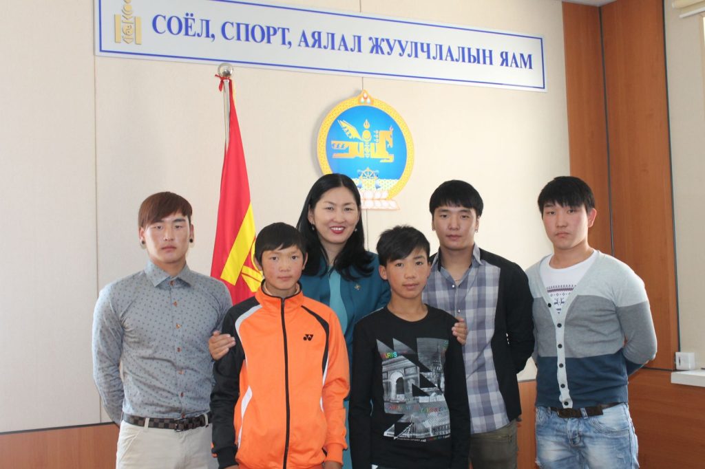 ССАЖ-ын сайд Ц.Оюунгэрэл залуу циркчидийг хүлээн авч уулзлаа